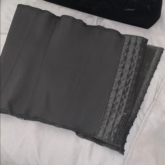 Skims Waist Trainer - Picture 2 of 3
